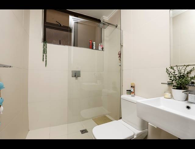 2 BEDROOM APARTMENT FOR SALE IN UMHLANGA CENTRAL